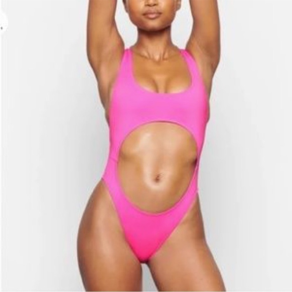 NWT SKIMS Signature swim cut out monokini taffy neon pink 3X